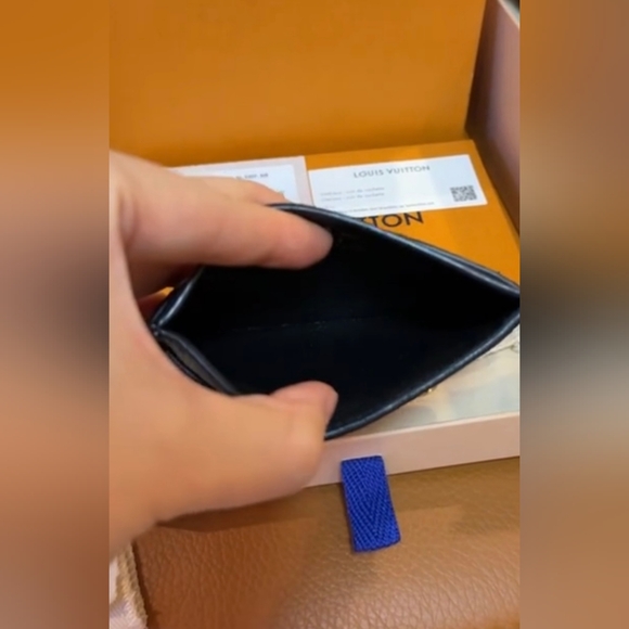 Louis Vuitton Card Holder - Picture 7 of 8